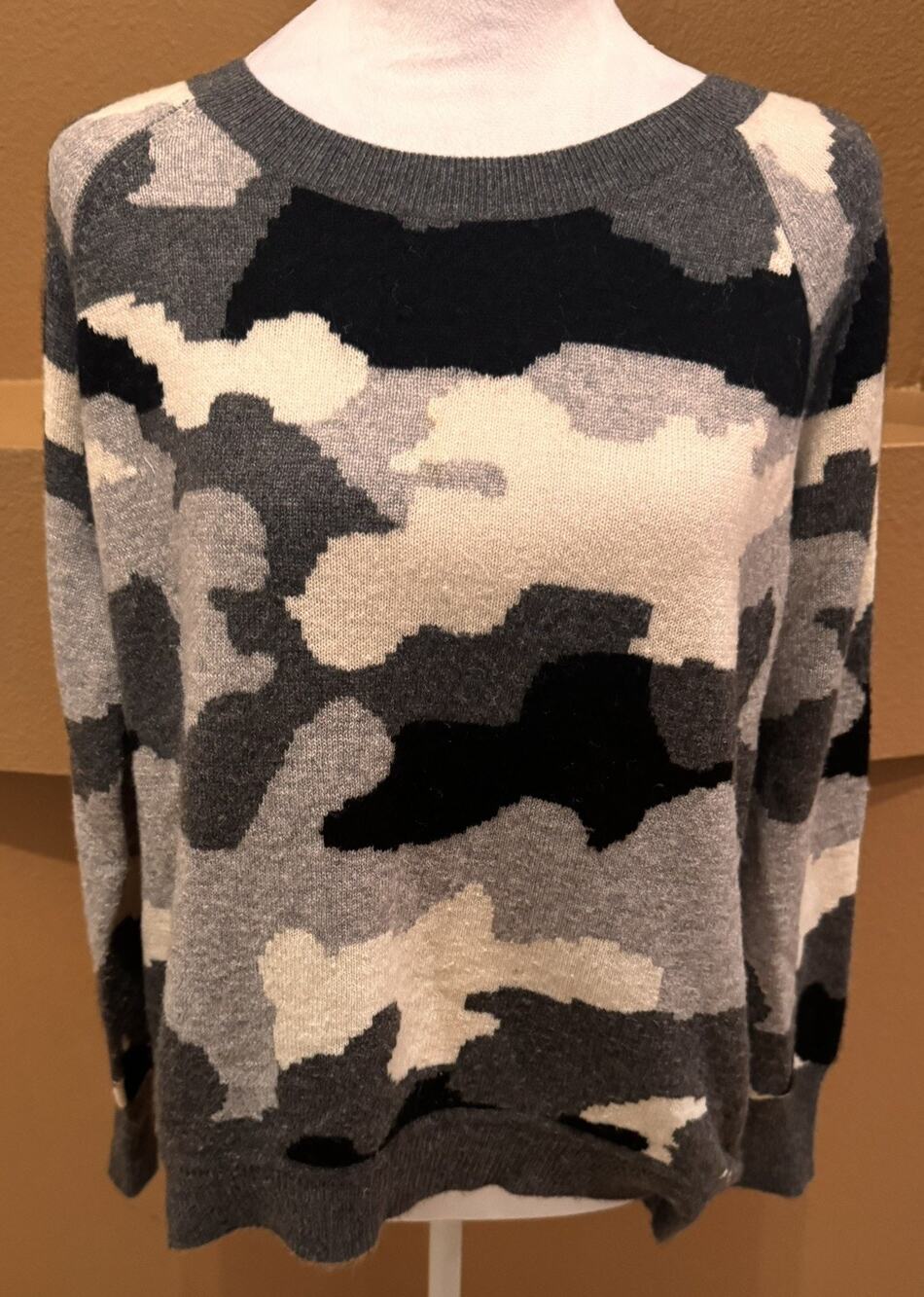 Aqua Cashmere Womens Crewneck Sweater Camouflage Black Grey White Size M